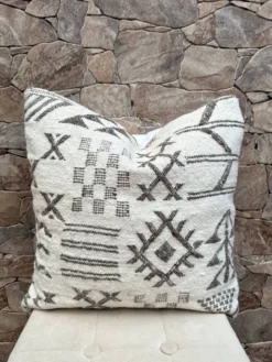 Coussin en laine berbère fait main : Coussin Kilim marocain (45x45cm)