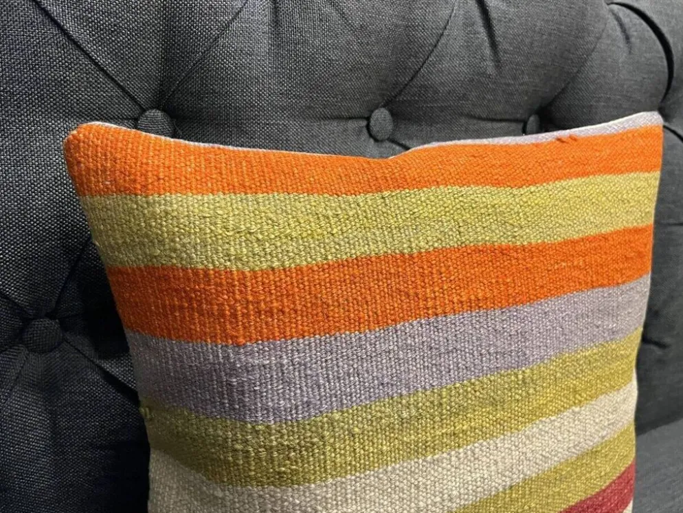 Coussin en laine turque rayé