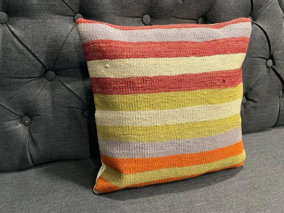 Coussin en laine turque rayé