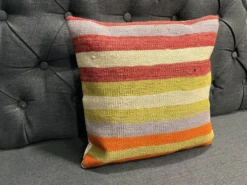 Coussin en laine turque à rayures