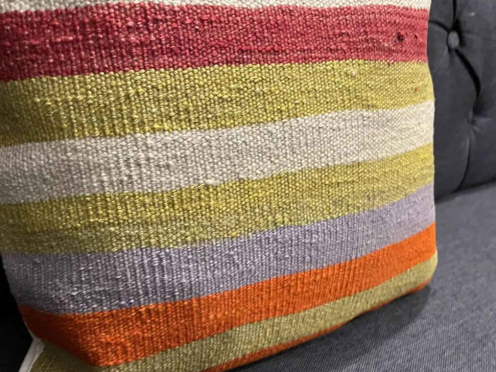 Coussin en laine turque à rayures