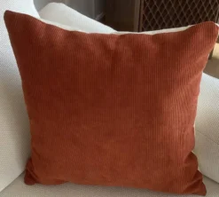 Coussin en tapisserie fine, d’après Mathurin Meheut, décoration côte Ouest.