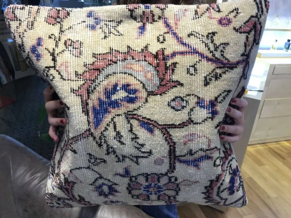 Coussin en tapis vintage fait main