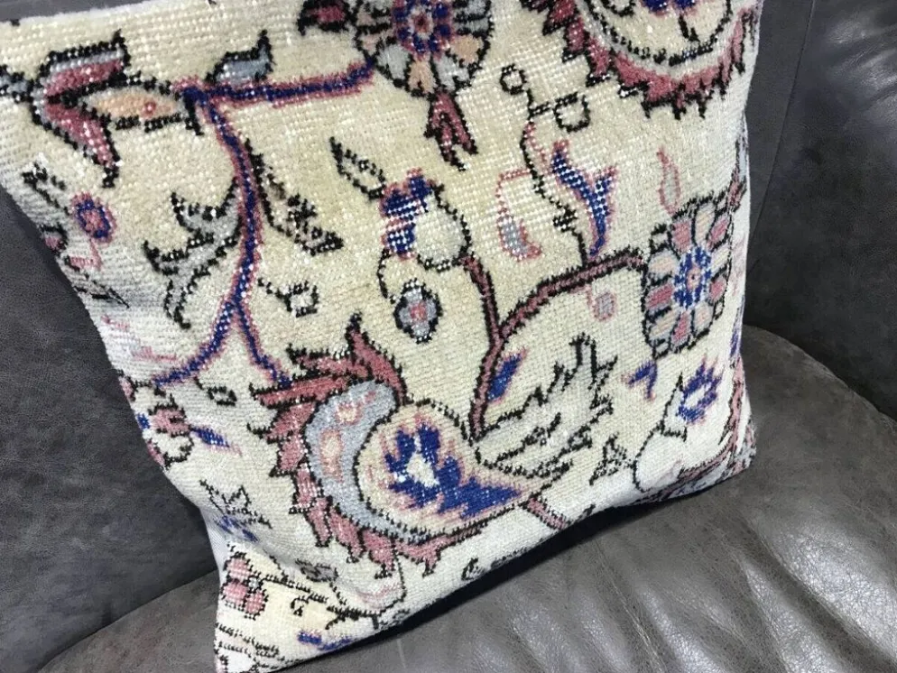 Coussin en tapis vintage fait main