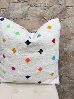 Coussin Kilim en laine berbère fait main : Coussin de sol marocain