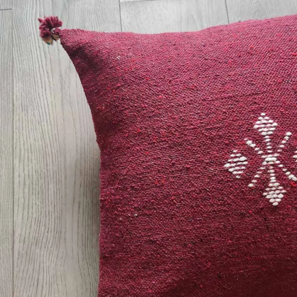 Coussin marocain bordeaux à pompon en coton