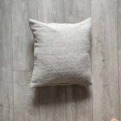 Coussin marocain gris clair fait main en coton