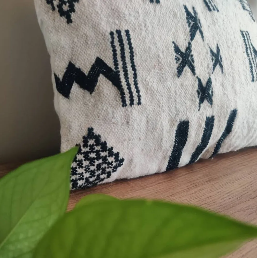 Coussin marocain kilim noir et blanc