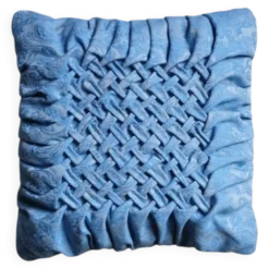 Coussin plissé drapé en tissu satiné, France vers 1970