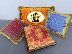 4 coussins Atelier Versace, Versace Home par Gianni Versace pour Versace Italie, années 1990