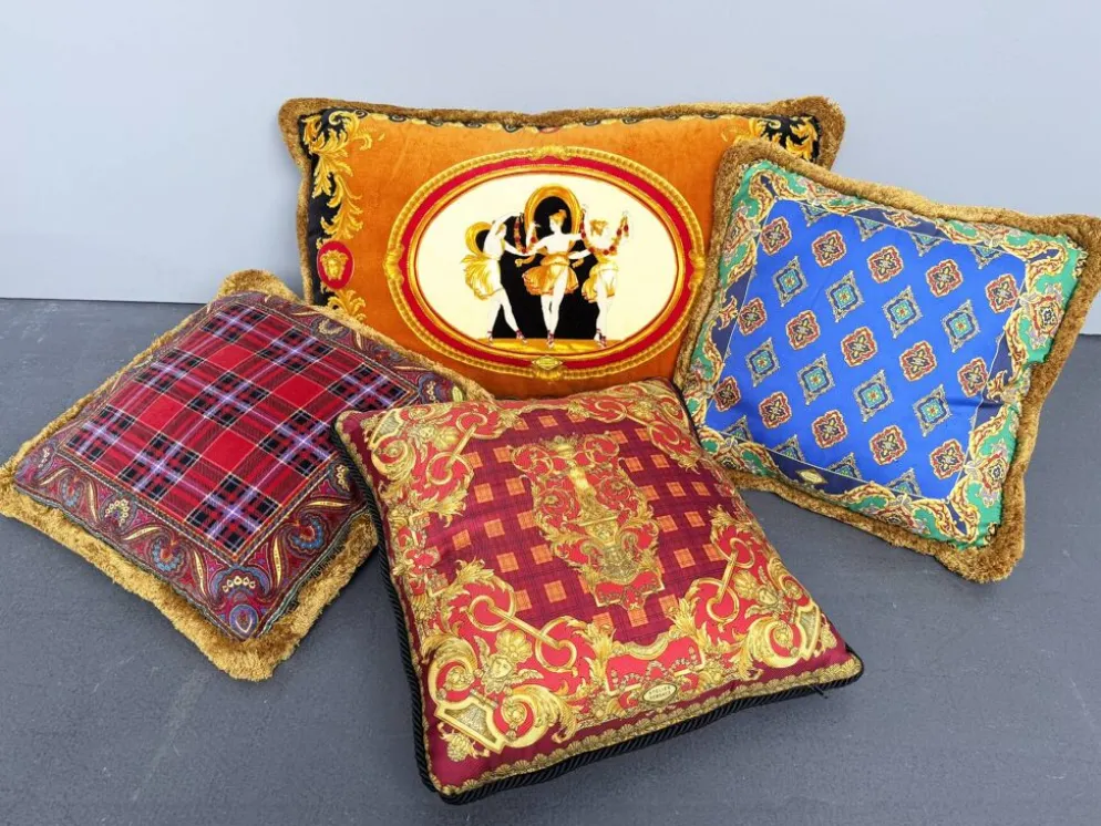 4 coussins Atelier Versace, Versace Home par Gianni Versace pour Versace Italie, années 1990