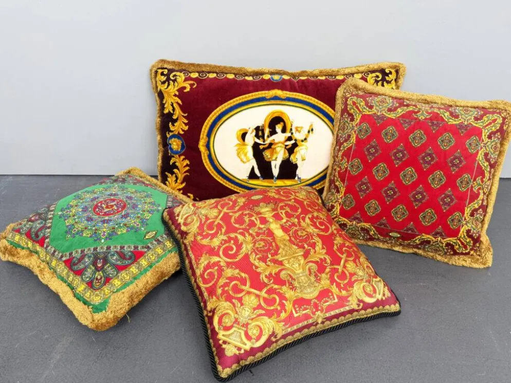 4 coussins Atelier Versace, Versace Home par Gianni Versace pour Versace Italie, années 1990