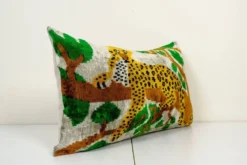 Coussin tigre Ikat