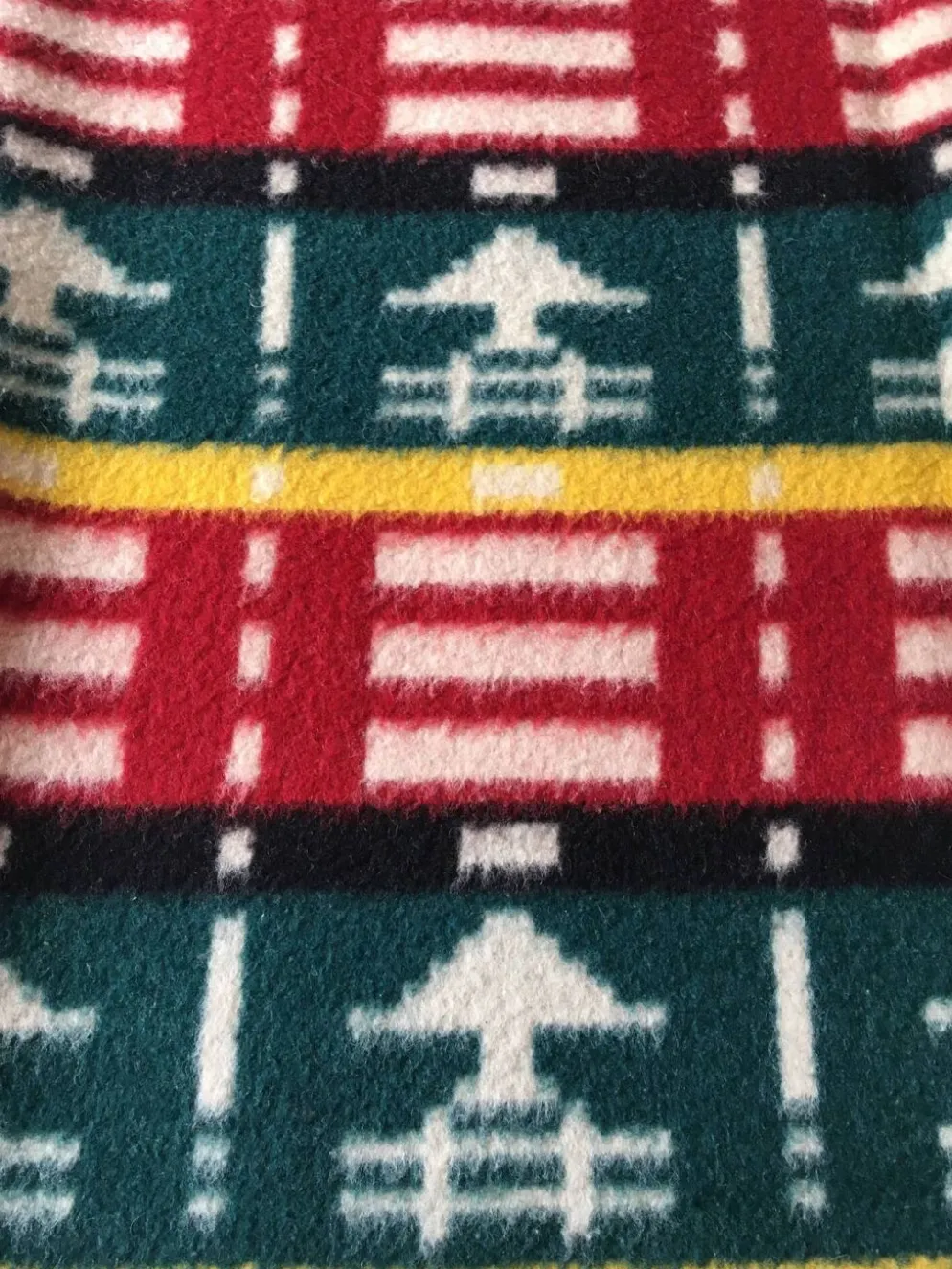 Couverture laine 230 X 250 motifs géométriques et sapins 70's