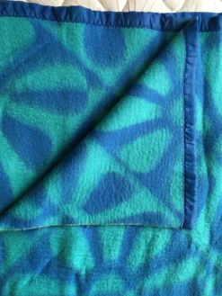 Couverture 220 X 240 losanges et fleurs 70's