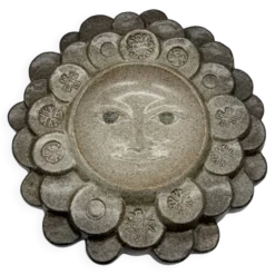 Céramique murale « visage solaire » — signée, circa 1970