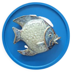 Céramique Vallauris Sculpture murale poisson en relief sur plaque bleu