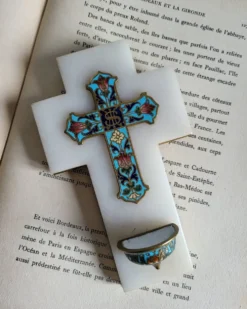 Croix Bénitier en Onyx et émail cloisonné