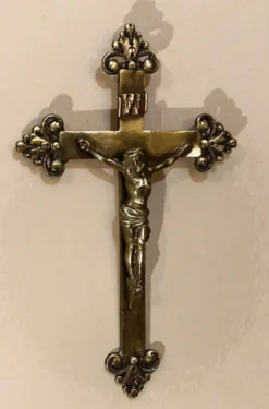 Croix en bronze laitonné XXe