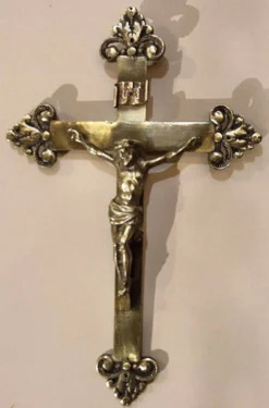 Croix en bronze laitonné XXe