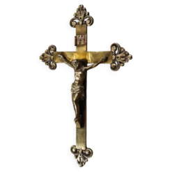 Croix en bronze laitonné XXe