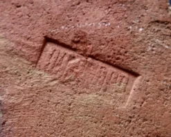 Croix murale en céramique bleu pâle signée Amphora, années 70