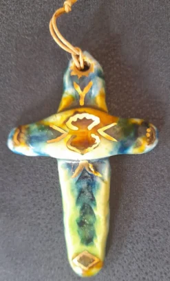 Croix murale en céramique vintage