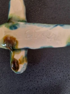 Croix murale en céramique vintage