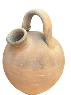 Cruche ancienne en terre cuite dite 