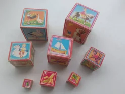Cubes empilables en bois