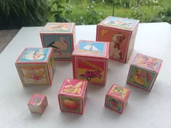 Cubes empilables en bois