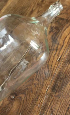 Dame-jeanne, bonbonne en verre transparent