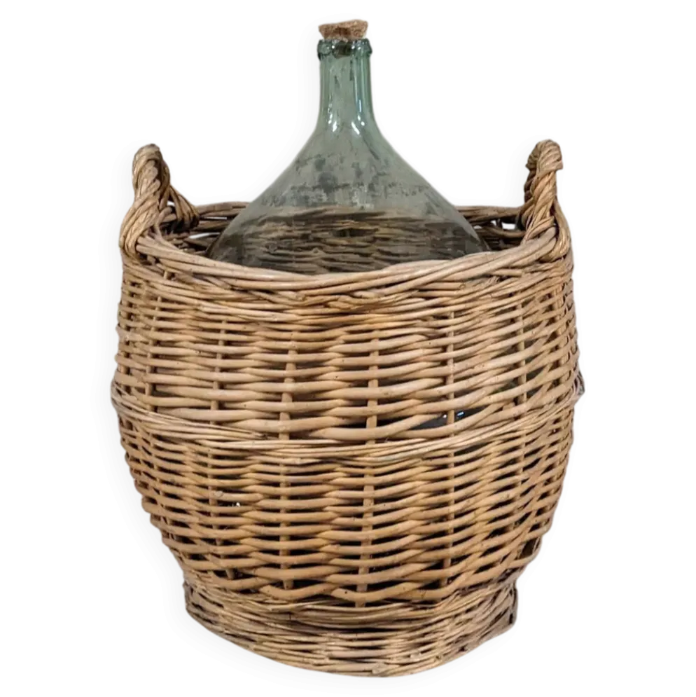 Dame-jeanne dans son panier en osier