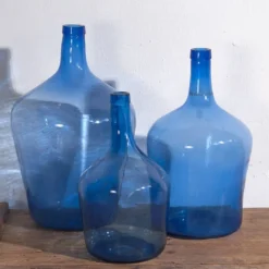 3 dame-Jeanne en verre bleu, vers 1920