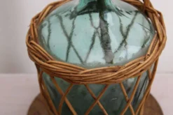 Dame-jeanne en verre et osier