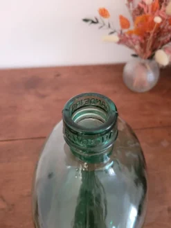 Dame-jeanne en verre vert oblongue