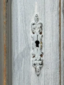 Décoration murale en bois sculpté