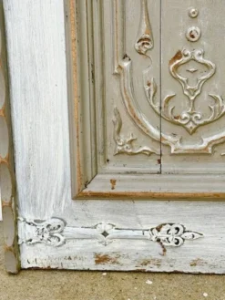 Décoration murale en bois sculpté