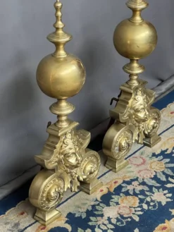 Décorations de cheminée de style Renaissance. Bronze massif.