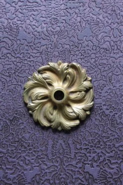 1 décor, cache en bronze