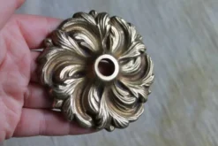 1 décor, cache en bronze