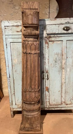 Demi colonne indienne en bois