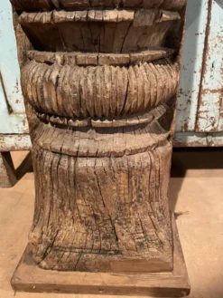Demi colonne indienne en bois