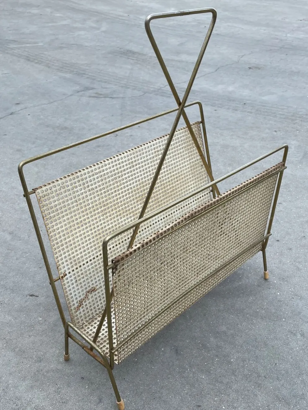 Design en laiton de rack de magazine vintage des années 60
