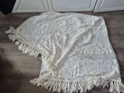 dessus de lit couverture vintage en crochet avec franges sur les bords