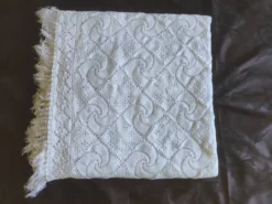 Dessus de lit en coton blanc , Ancien jeté de lit en crochet