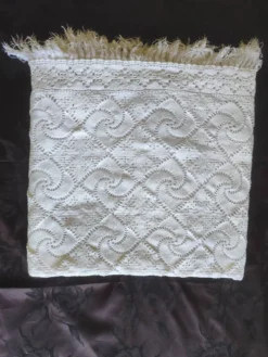 Dessus de lit en coton blanc , Ancien jeté de lit en crochet