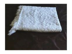 Dessus de lit en coton blanc , Ancien jeté de lit en crochet