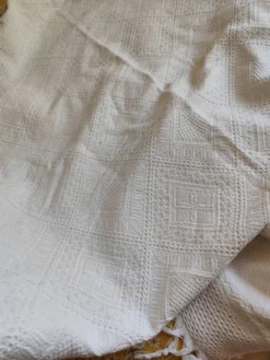 Dessus de lit en coton blanc , Ancien jeté de lit coton tissé