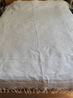 Dessus de lit en coton blanc , Ancien jeté de lit coton tissé